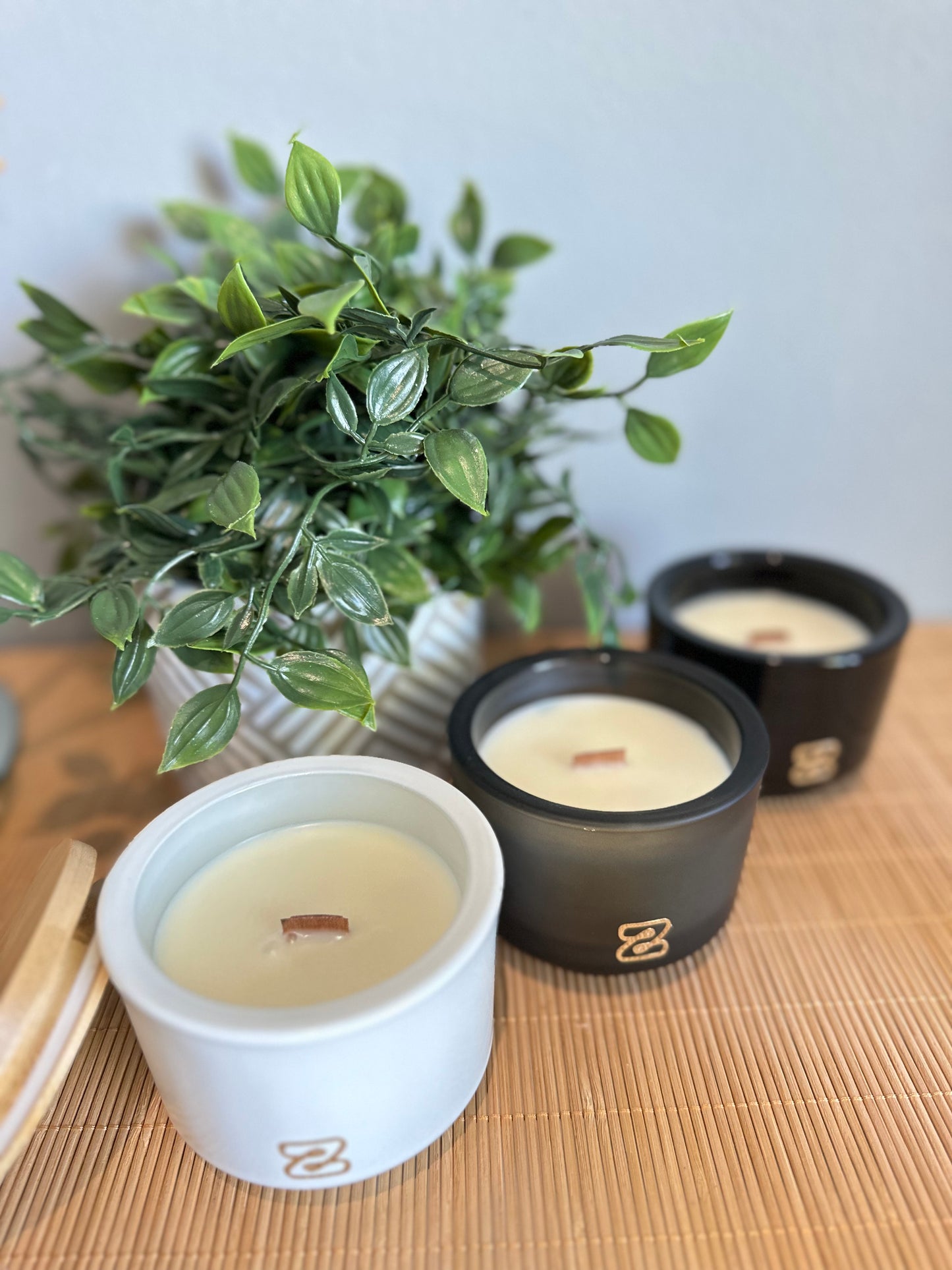 Luxury soy wax candle with wooden wick